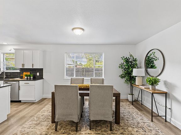 5th image of 1017 N Hickory Pl