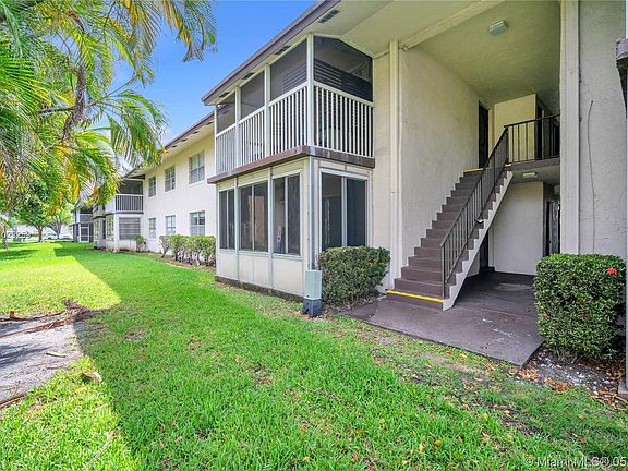 3rd image of 490 N Laurel Dr APT 4A