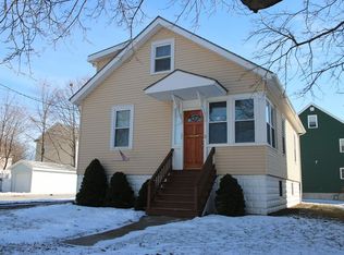 22 Dustin St, Saugus, MA 01906