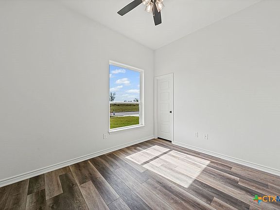 5th image of 214 Creek Plum Ln