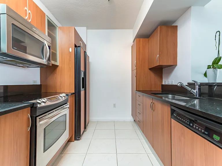 18800 NE 29th Ave #923 — Photo 7