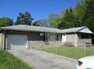 1 Bianco Ct, Smithtown, NY 11787