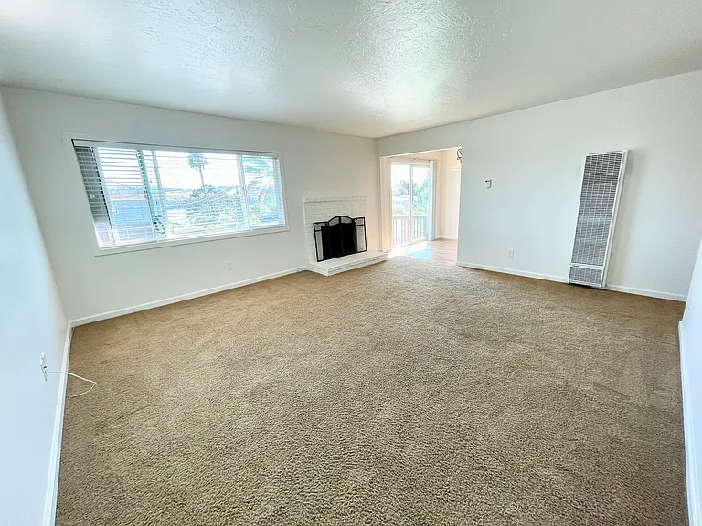 1093 W L St — Photo 13