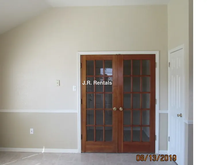 1506 Creek St — Photo 80