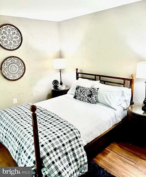 3 bed, 2.5 bath, 1532 sqft, $3,700 — Photo 3