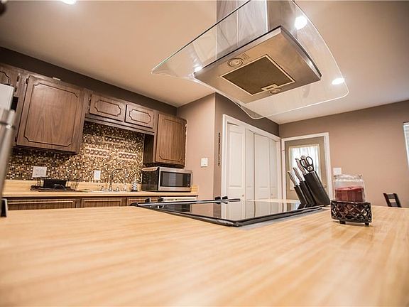 2nd image of 3721 Arnold Dr