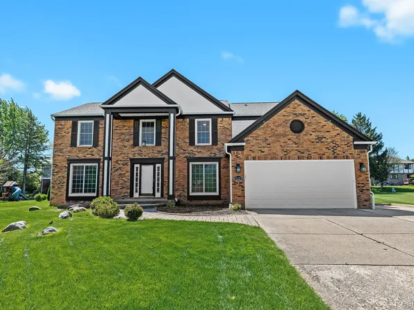45107 Courtview Trl, Novi, MI 48375