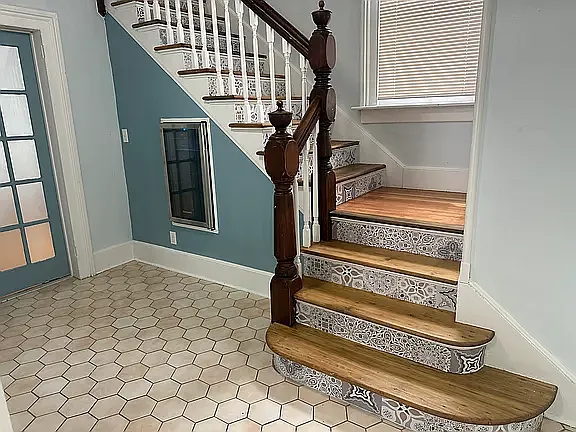 5 bed, 2169 sqft, $4,350 — Photo 2