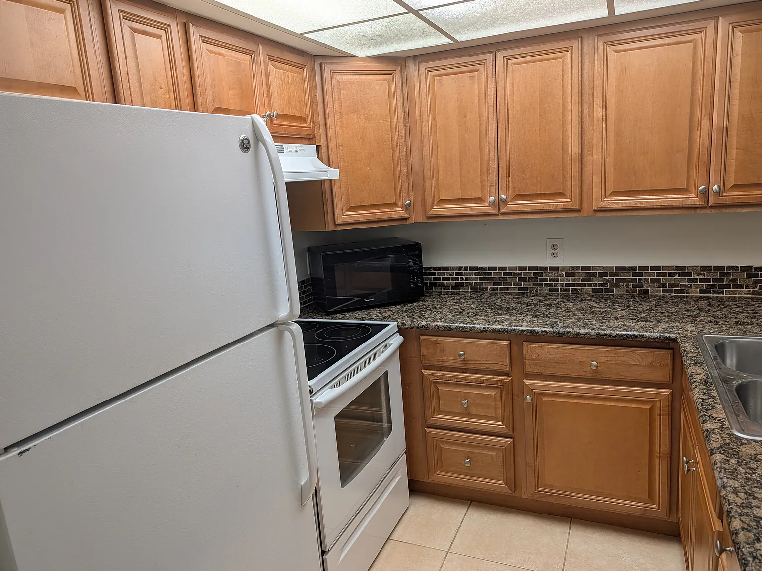 2 bed, 894 sqft, $1,600 — Photo 1