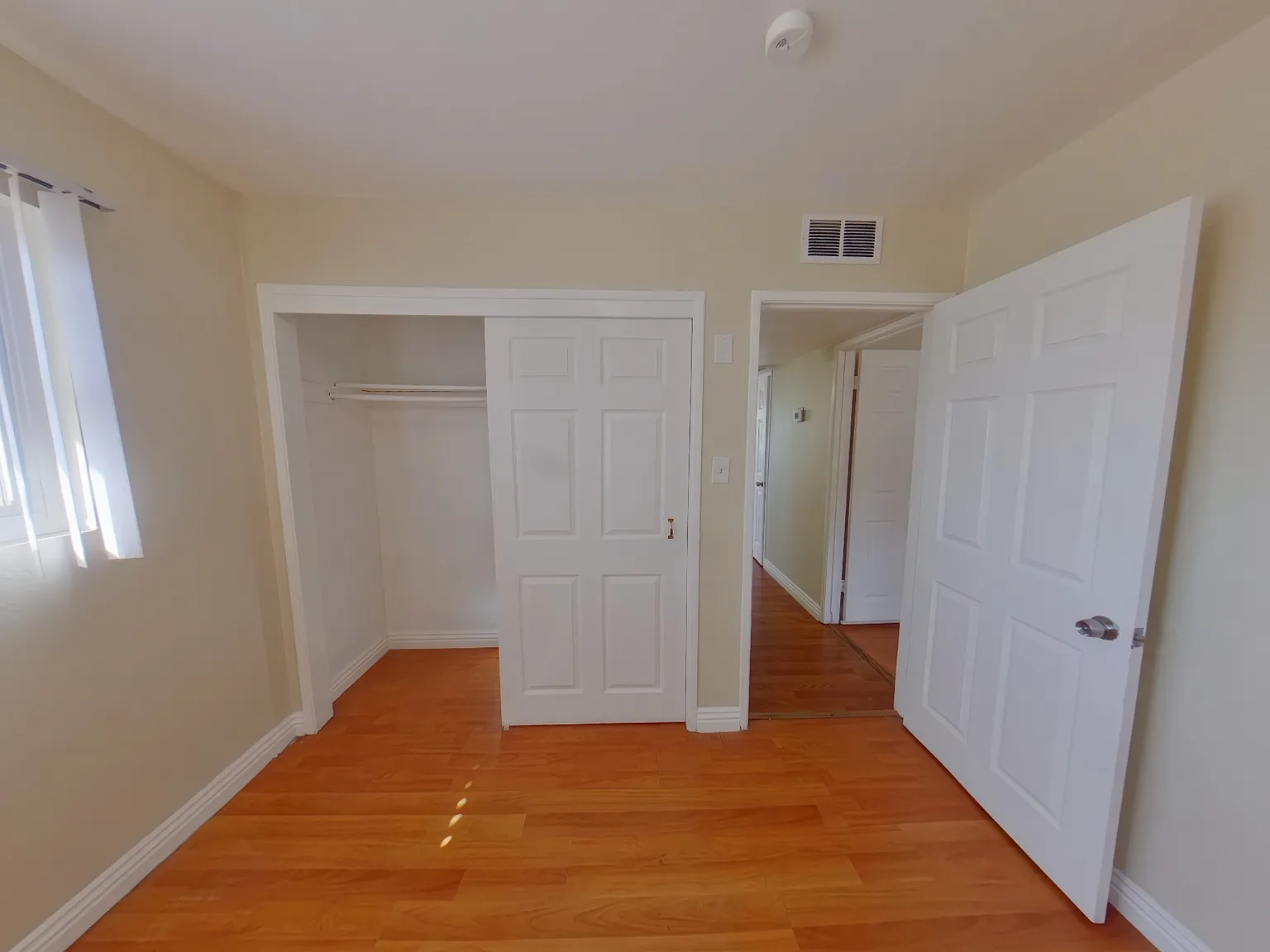 512 North Circle - 4 — Photo 3