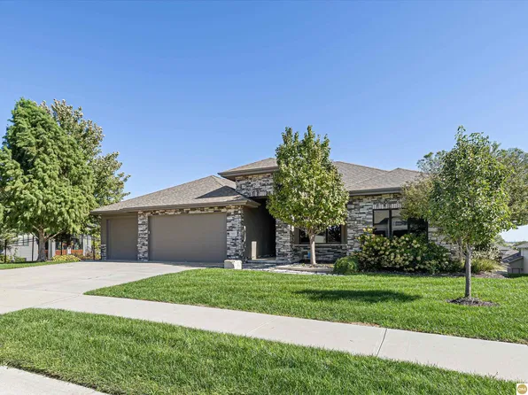 1611 S 208th St, Elkhorn, NE 68022