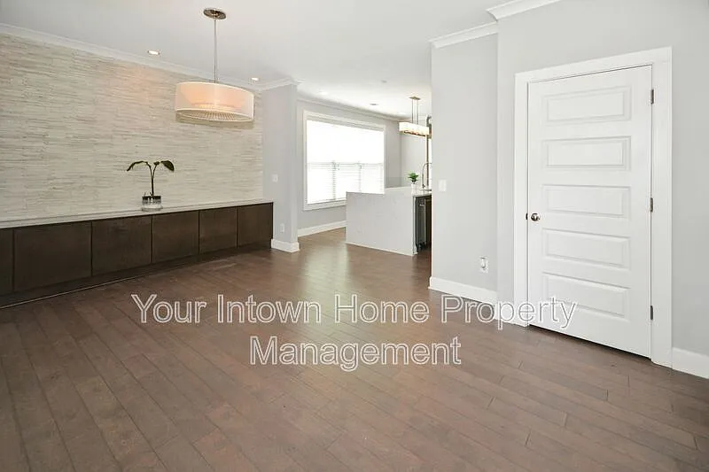 3 bed, 3.0 bath, 2451 sqft, $3,400 — Photo 3