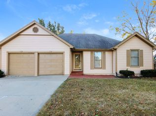 411 W 10th St, Kearney, MO 64060