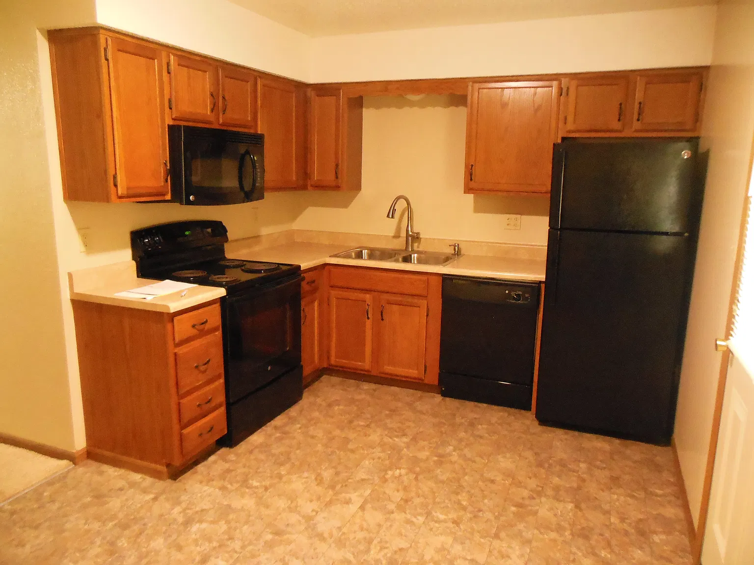 2 bed, 1.5 bath, 1021 sqft, $1,375 — Photo 4