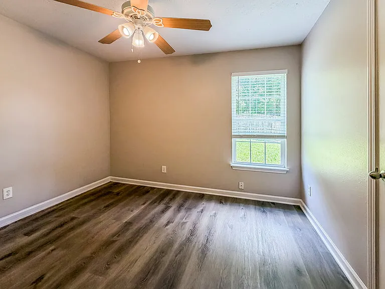 1202 Elisha Ct — Photo 12