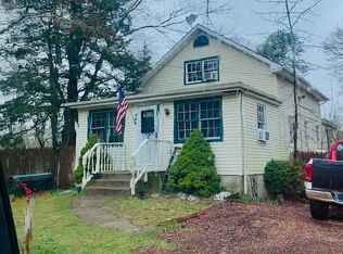 49 Cedar Rd E, Mastic Beach, NY 11951
