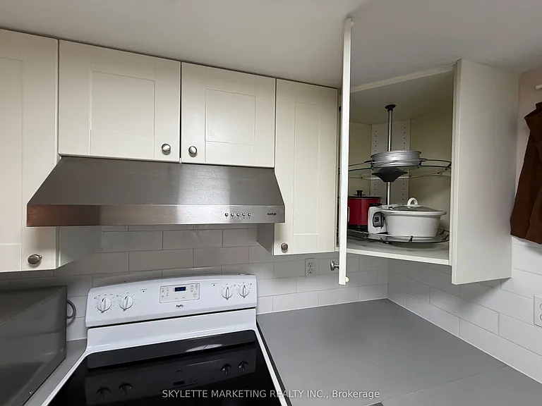 229 Zelda Cres #LOWER — Photo 10