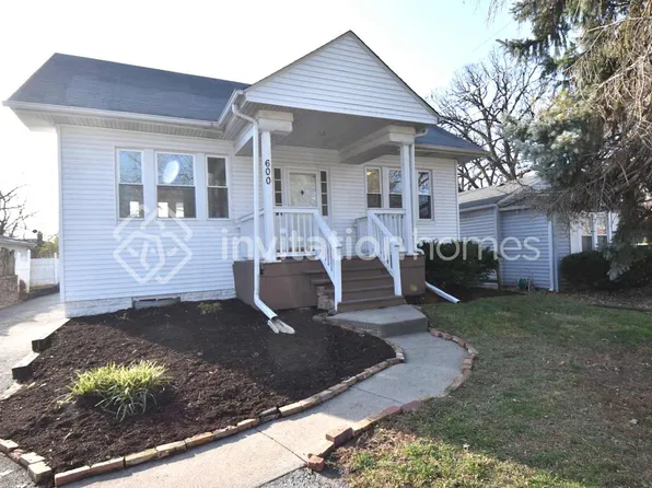 600 W 3rd St, Elmhurst, IL 60126