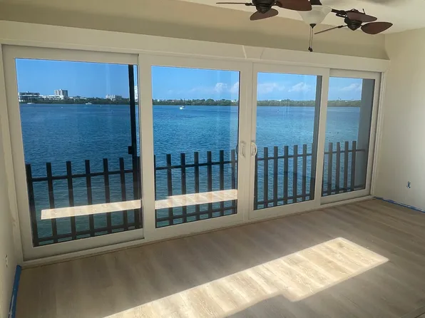 868 Bayway Blvd APT 307, Clearwater, FL 33767