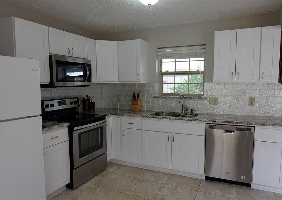1st image of 1401 James River Ct