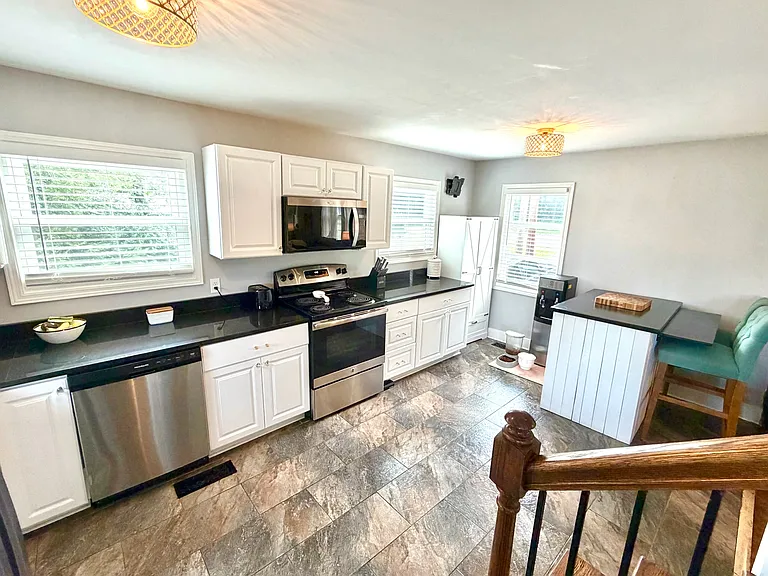 258 E Moody Ave — Photo 10