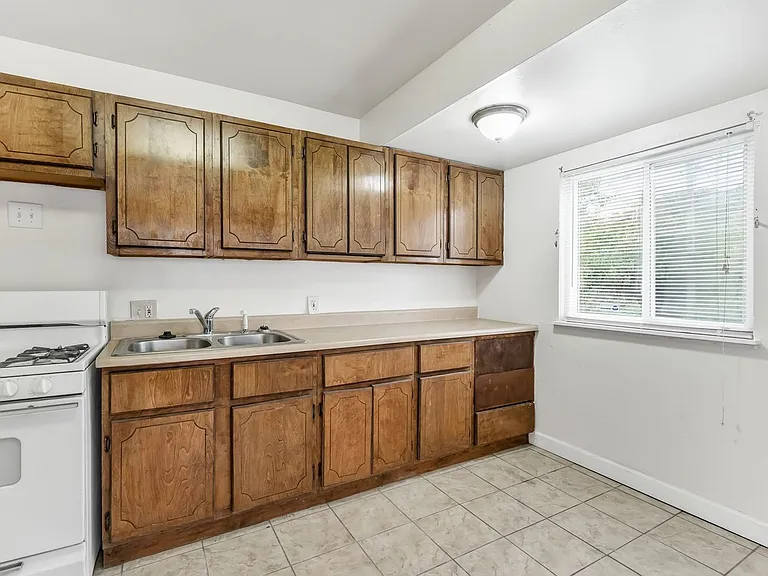 10772 Spring Garden Dr — Photo 5