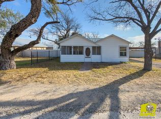 220 N Broadway St, Mertzon, TX 76941