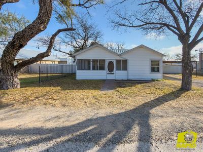 220 N Broadway St, Mertzon, TX, 76941