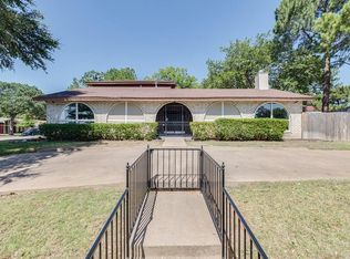 801 Overhill Ct, Hurst, TX 76053