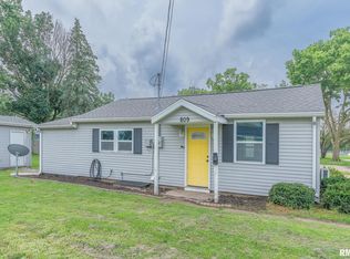 809 6th St, Camanche, IA 52730