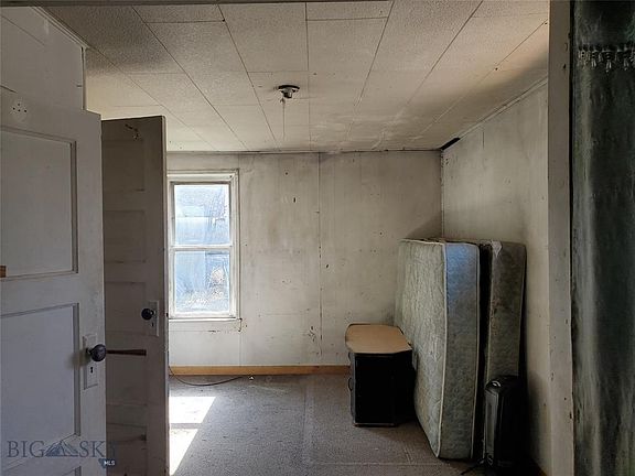 5th image of 227 1/2 S 2nd St