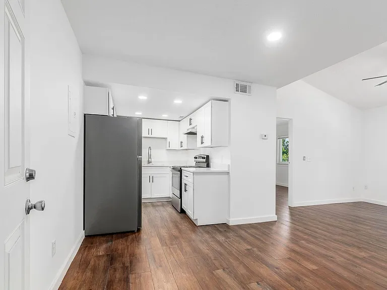 45 Governor Pl — Photo 4