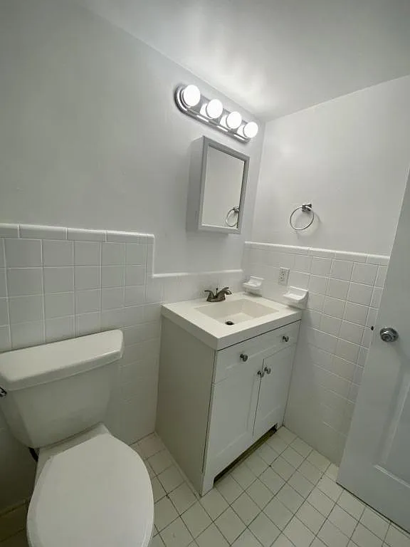 1033 nw 30th ct — Photo 4