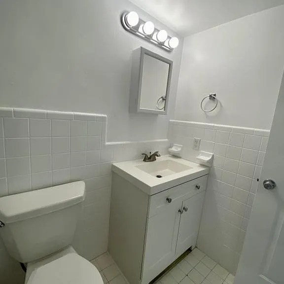 1033 NW 30th Ct #3 — Photo 4