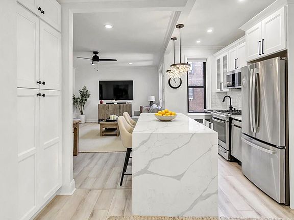 3rd image of 21 Barstow Road #5C