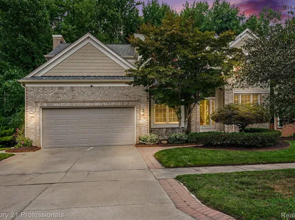 25726 Groveland, Novi, MI 48374