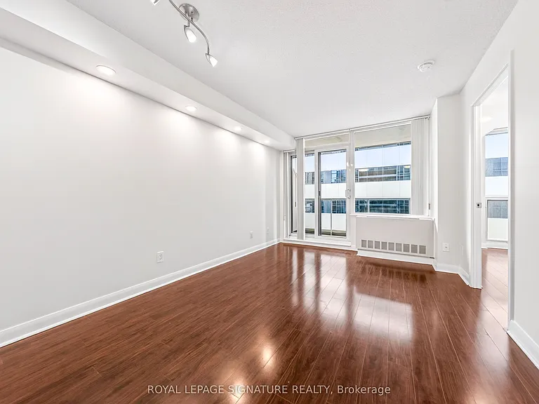 4968 Yonge St #712 — Photo 20