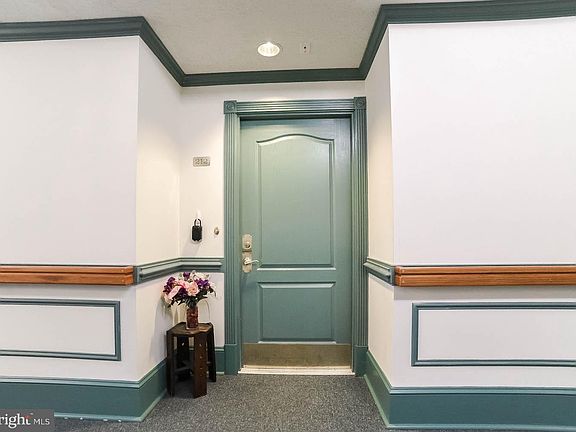 5th image of 23140 Cobblestone Ln APT 212
