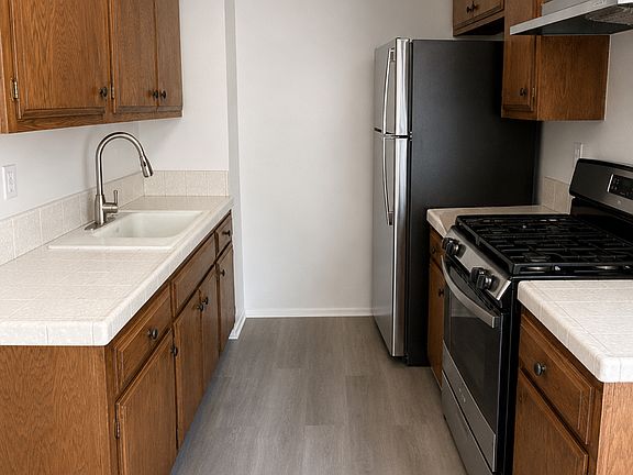 3rd image of 1814 S Bundy Dr #4