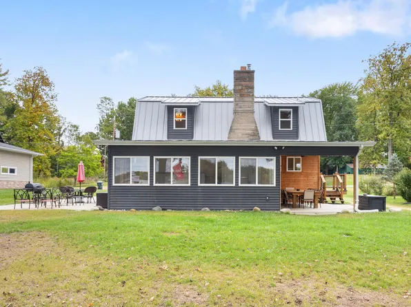 45604 Peninsula Dr E, Grand Junction, MI 49056