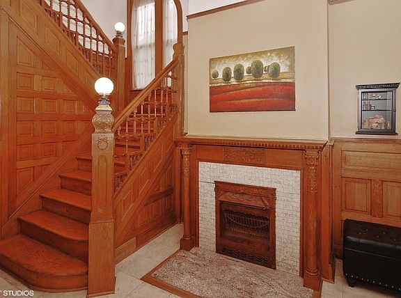 2nd image of 235 S Oak Park Ave