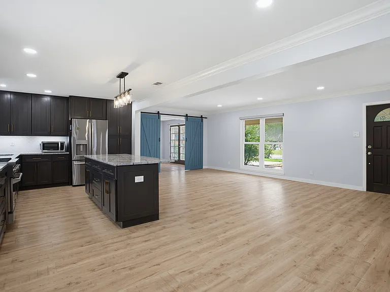 8315 Castlecreek Dr — Photo 7