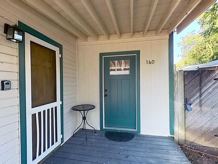 160 S Fredericksburg St — Photo 16