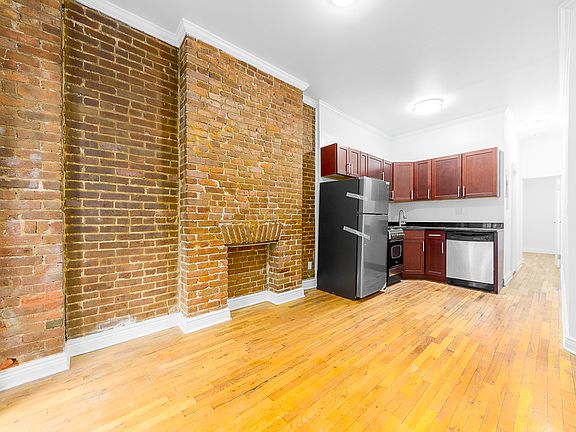 3rd image of 260 Saint James Pl APT 5A