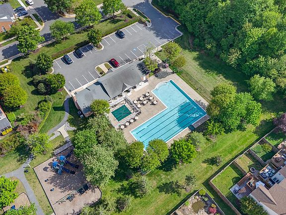 5th image of 336 Colony Point Pl