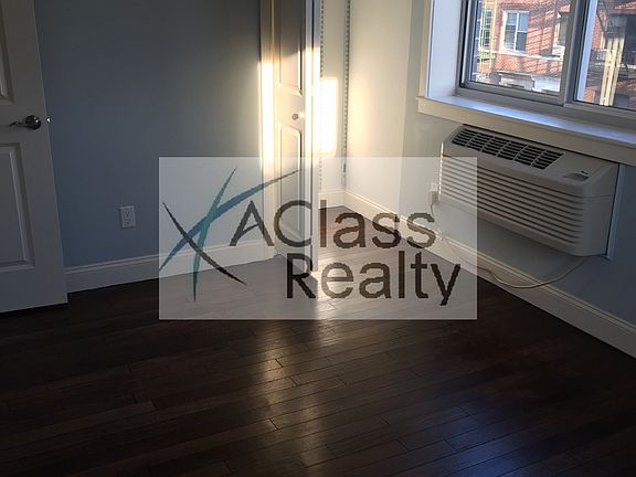 4th image of 3132 47th St #3A
