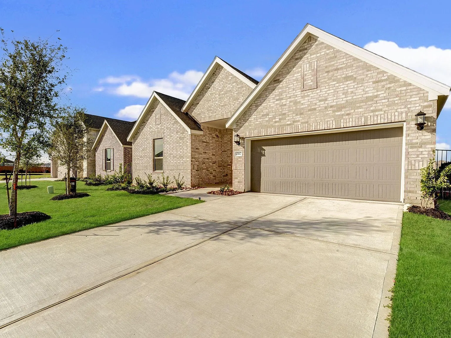 4 bed, 3.0 bath, 2731 sqft, $2,950 — Photo 4