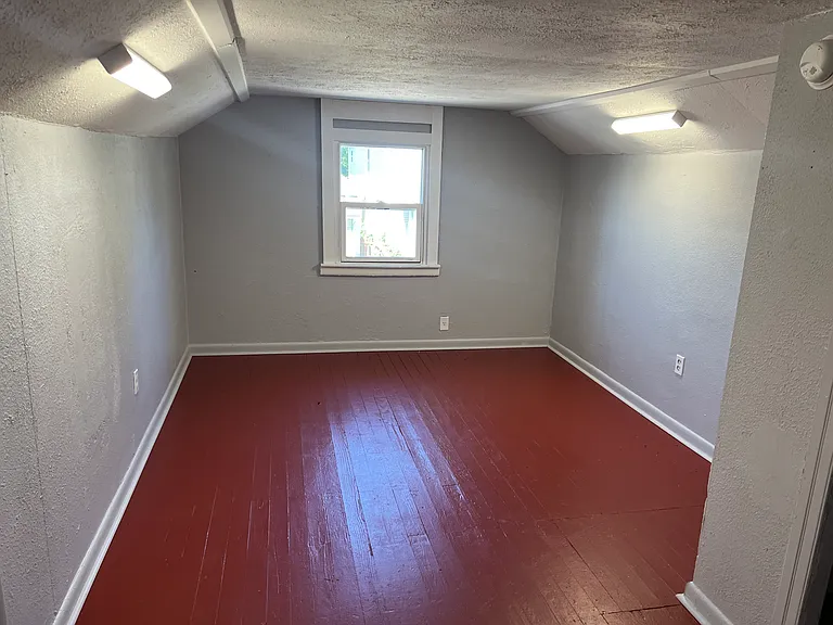 1305 S Belmont Ave — Photo 16