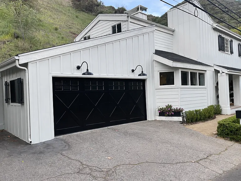 2964 Mandeville Canyon Rd — Photo 1