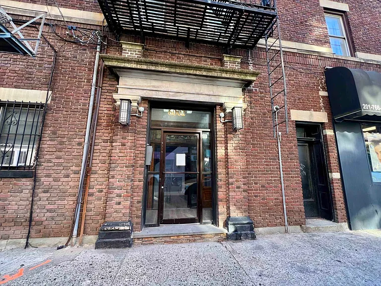 6002 Hudson Ave #3 — Photo 14
